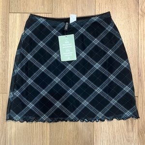 NWT H&M/Divided plaid black lettuce trim mini skirt